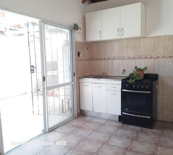 Nuevo Precio - Inmobiliaria Vende PH de 2 Amb, Patio y Parrilla Sobre Av Belgrano. Wilde (Avellaneda - 4