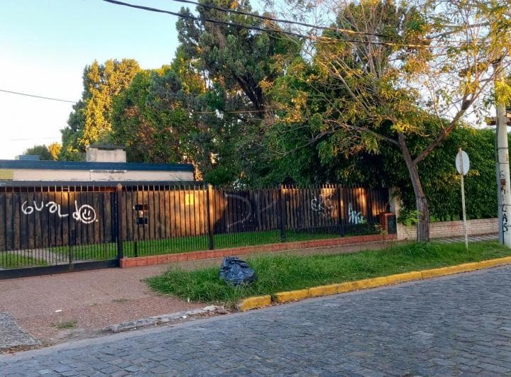 Casa en Excelente Ubicacion Sobre Lote de 819 m² - 2