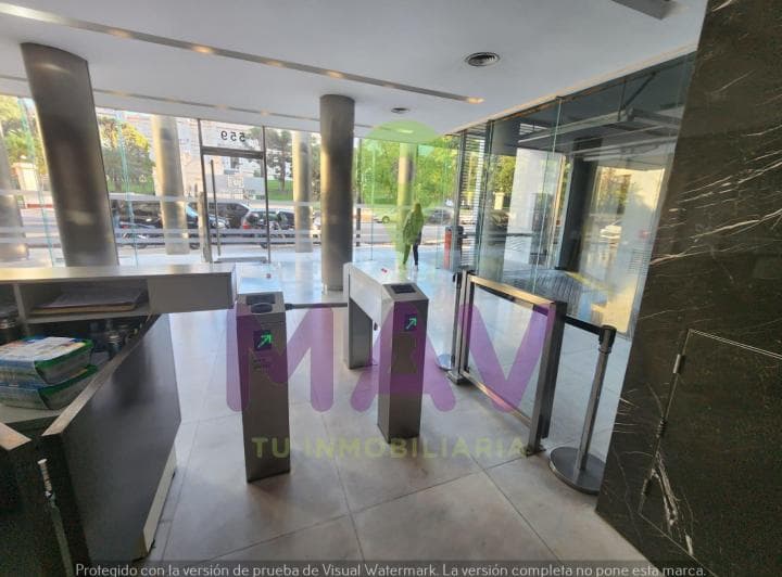 Venta con o Sin Renta de Oficina Equipada con Cochera Cubierta en P. B. en Edifico Corporativo Aaa. - 3
