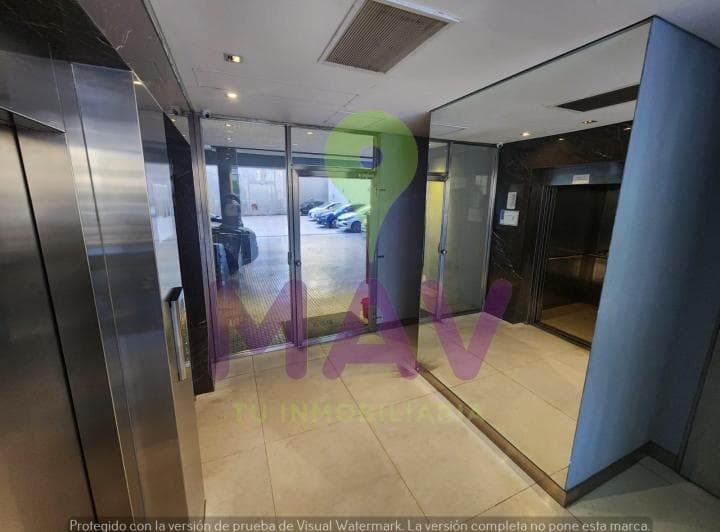 Venta con o Sin Renta de Oficina Equipada con Cochera Cubierta en P. B. en Edifico Corporativo Aaa. - 2