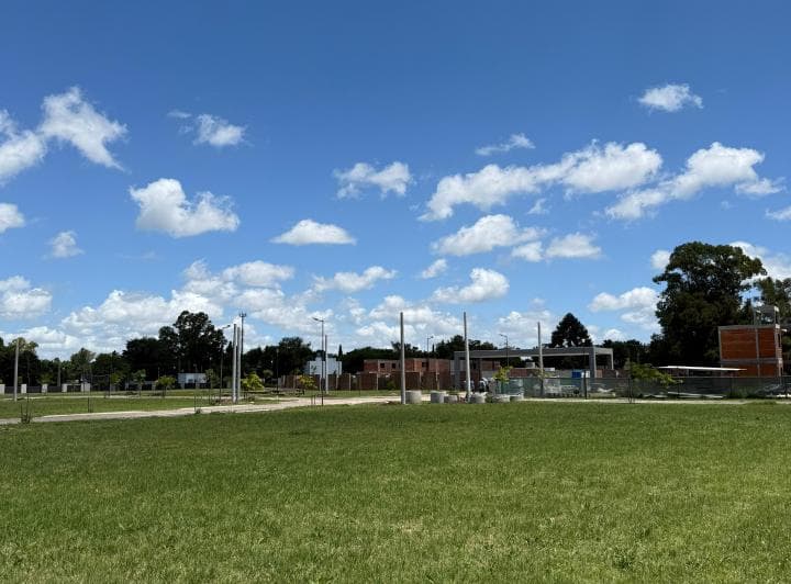 Lote de 200 m², Cuotas en Pesos, Barrio Cerrado en 153 y 41, Todos Los Servicios! - 2