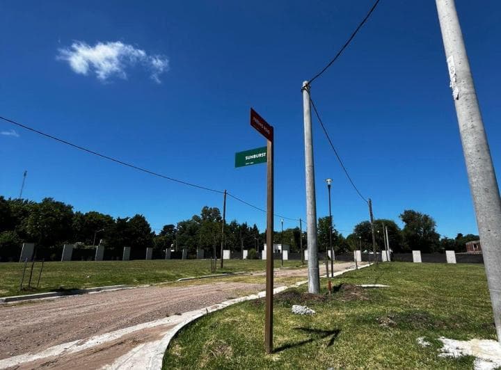 Lote de 200 m², Cuotas en Pesos, Barrio Cerrado en 153 y 41, Todos Los Servicios! - 3