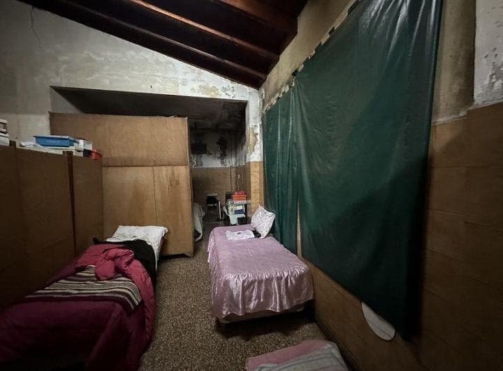 Venta de Casa a Refaccionar Excelente Ubicacion - 4