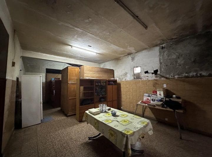 Venta de Casa a Refaccionar Excelente Ubicacion - 3