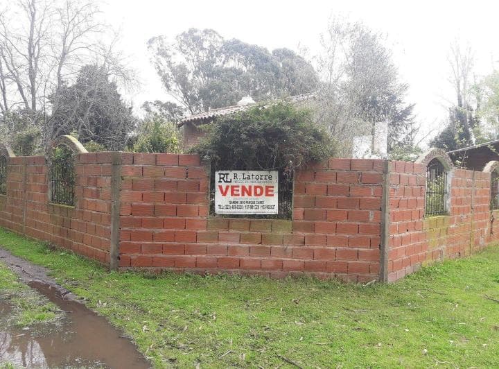 Latorre Prop. Vende Casa Sobre Lote de 2.406 m² - 2