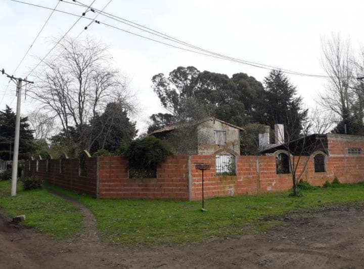 Latorre Prop. Vende Casa Sobre Lote de 2.406 m² - 4
