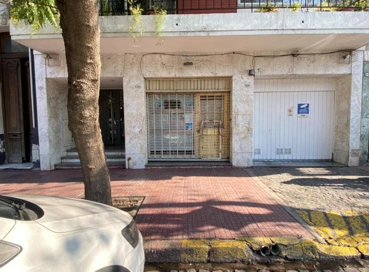 Local de 40 m² de Salon + Sotano Frente Al Parque - 2