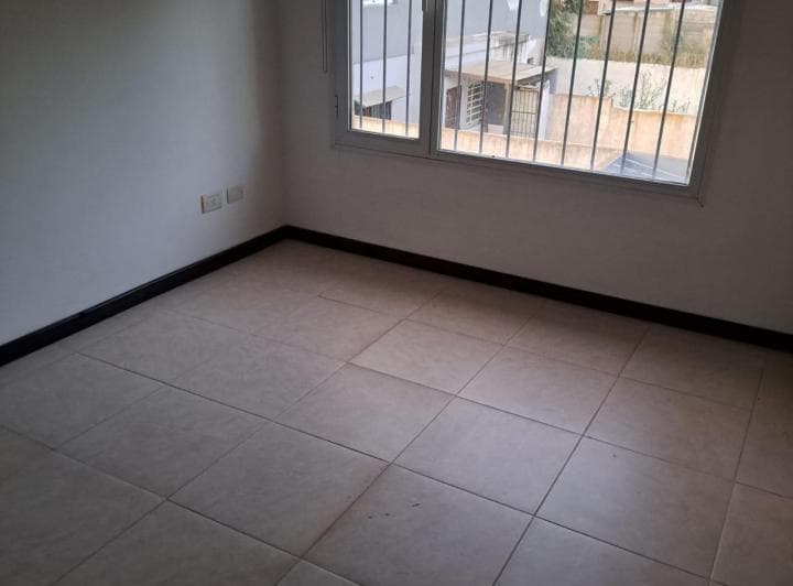 Duplex 4 Ambientes con Patio / Cochera Semi Cubierta. Toma Permuta - 5