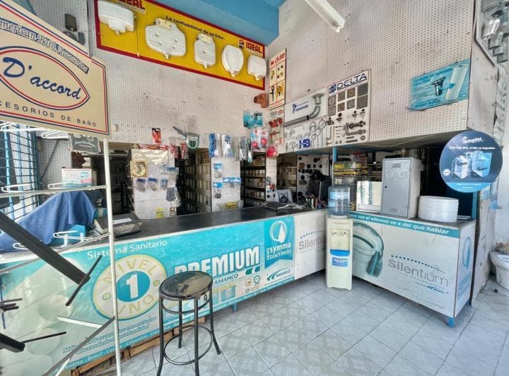 Muy Buen Local en Esquina (Av de Los Corrales y Montiel) - 5