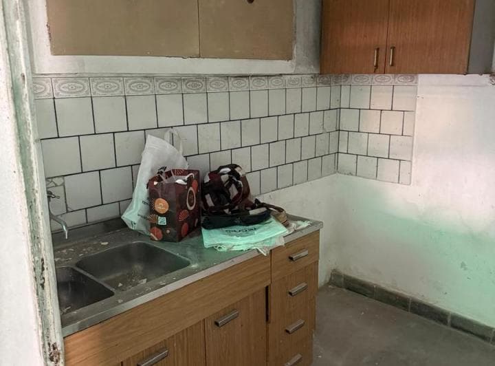 Venta Casa de Pasillo Única a Reciclar en Pte Quintana 1200 - 2