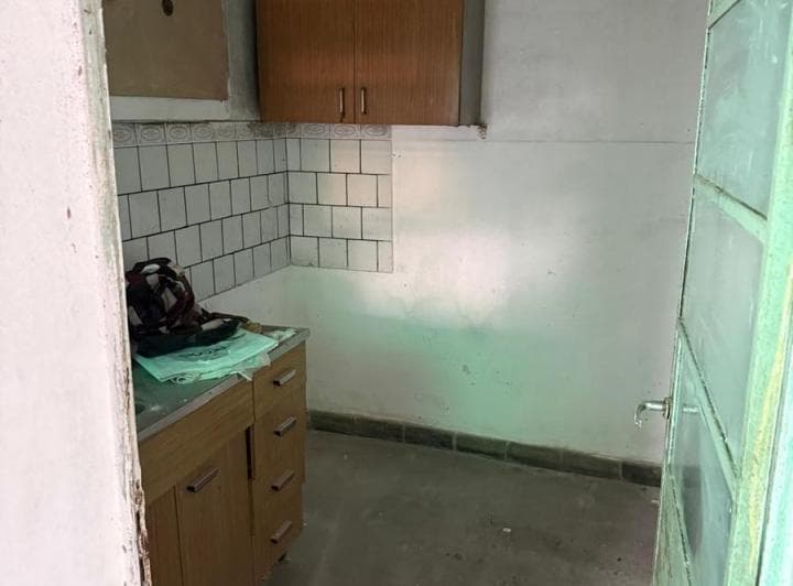Venta Casa de Pasillo Única a Reciclar en Pte Quintana 1200 - 3