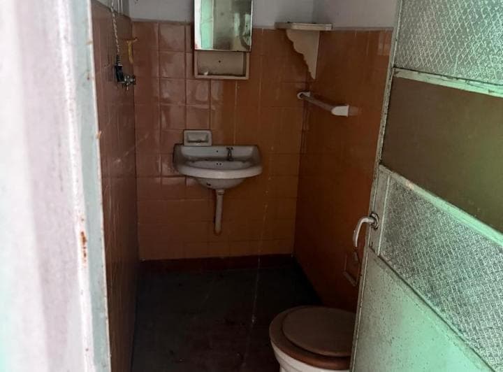 Venta Casa de Pasillo Única a Reciclar en Pte Quintana 1200 - 5