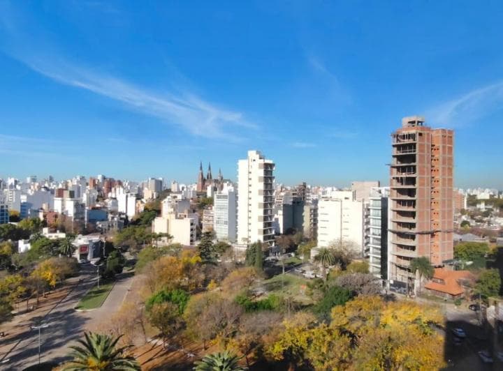 19 y 44 - Pza Azcuénaga - Depto de Categoría Totalmente Amoblado - 3