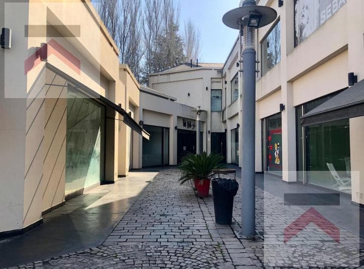 Venta Centro Comercial Completo - Escobar - Zona Puertos y Barrios Privados. - 2