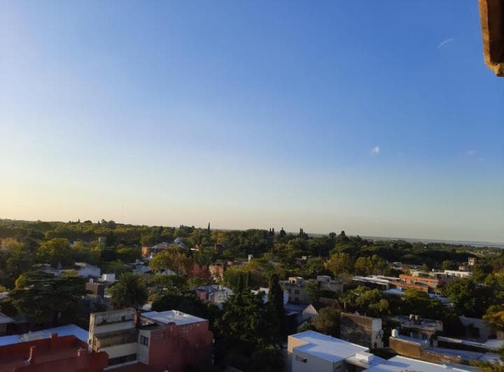 Semipiso en Dúplex con Excelente Vista Al Rio 3 Dorm. Cochera Baulera - 2