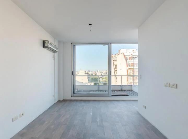 Luminosa Oficina en Venta y Alquiler, Semi Piso Alto, en Caballito, Cerca de Todo. - 3