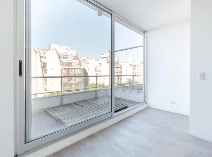 Luminosa Oficina en Venta y Alquiler, Semi Piso Alto, en Caballito, Cerca de Todo. - 5
