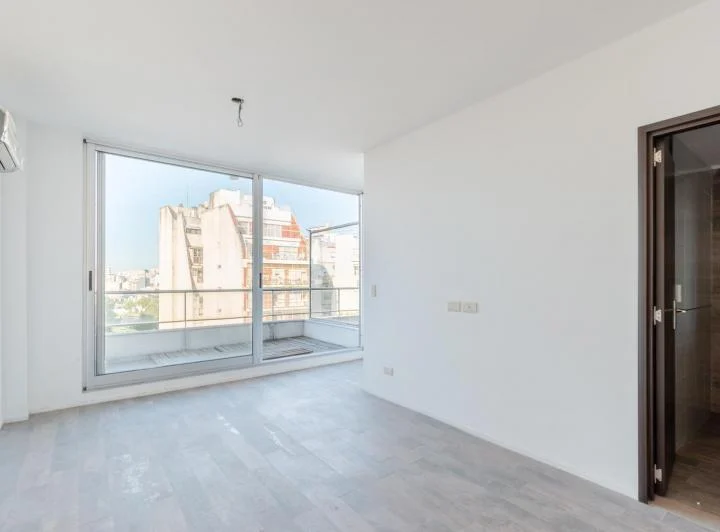 Luminosa Oficina en Venta y Alquiler, Semi Piso Alto, en Caballito, Cerca de Todo. - 4