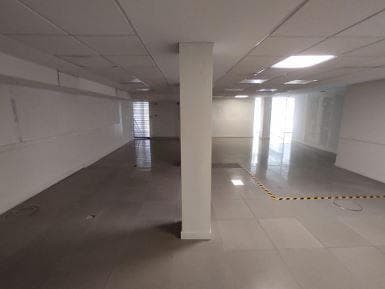 Local. | Av Maipu Al 1300 - 4