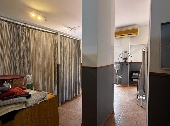 Venta - Oficina o Bien Monoambiente en Moron Centro con Amplio Patio. Excelente Zona Comercial. - 2