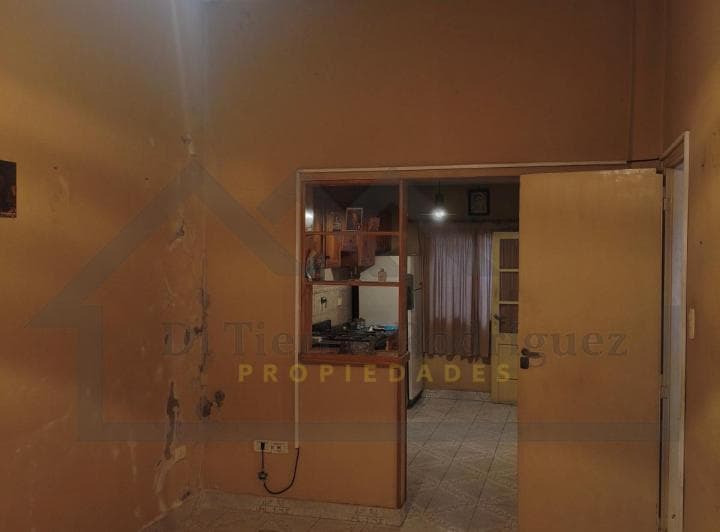 Venta Casa Sobre Lote Propio Sobre La Calle Simbrom, en El Centro de Devoto - 5