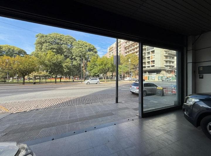 Importante Local Frente a Plaza Los Andes - 5