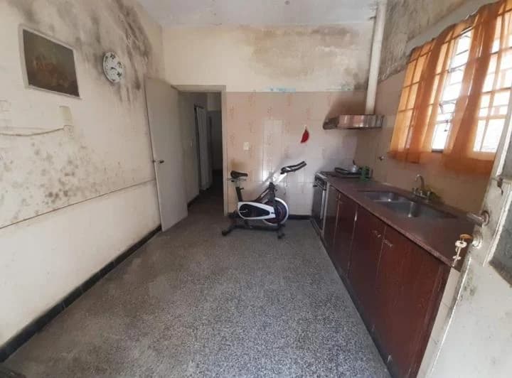 Venta | Permuta - Casa de 2 Dorm., a Reciclar con Cochera - Belgrano, Rosario. Apta Crédito. - 5