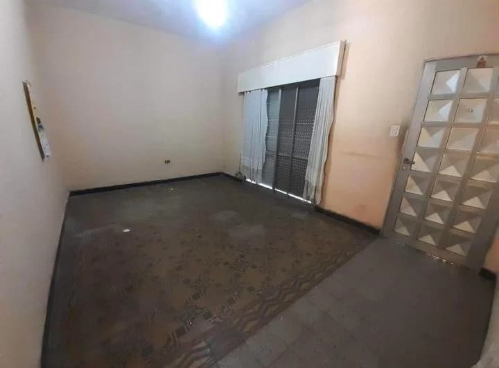 Venta | Permuta - Casa de 2 Dorm., a Reciclar con Cochera - Belgrano, Rosario. Apta Crédito. - 2