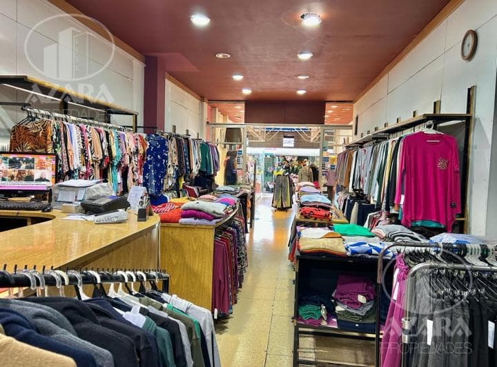 Local con Excelente Vidiera Sobre Av Mapu Al 100 en Vicente Lopez - 2
