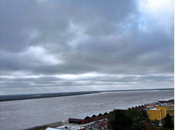 Cuatro Consultorios con Vista Plena Al Río Paraná en Alquiler - 2