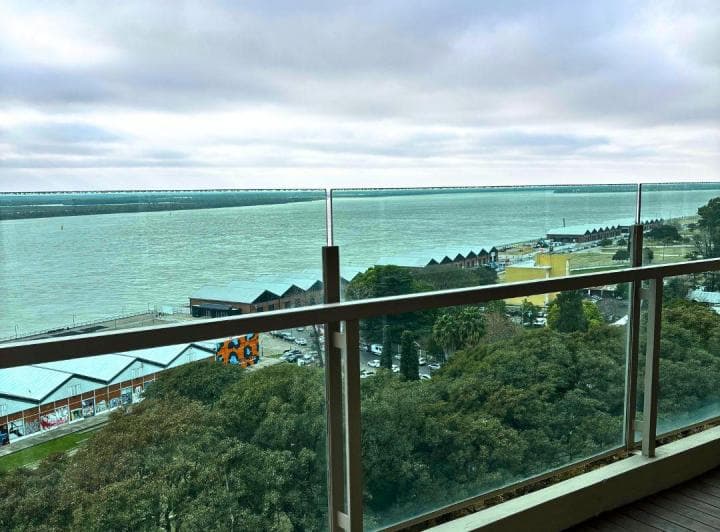 Cuatro Consultorios con Vista Plena Al Río Paraná en Alquiler - 3