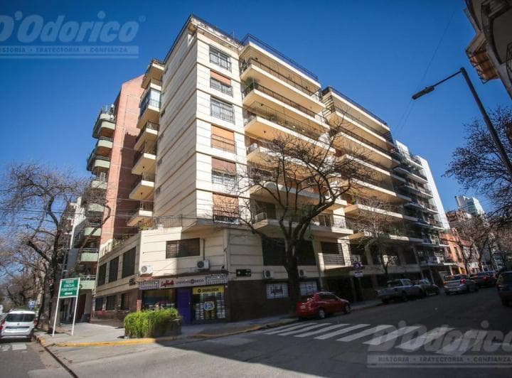 Departamento en Venta de 3 Dorm. con 2 Cocheras y Dependencia en Colegiales. - 2