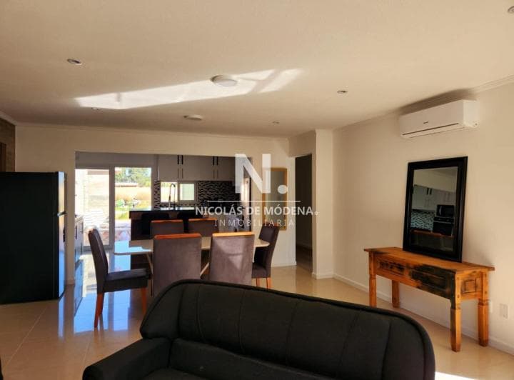 Vende Casa de 3 Dorm. en Parque Burnett, con Espacios Ideales. - 4
