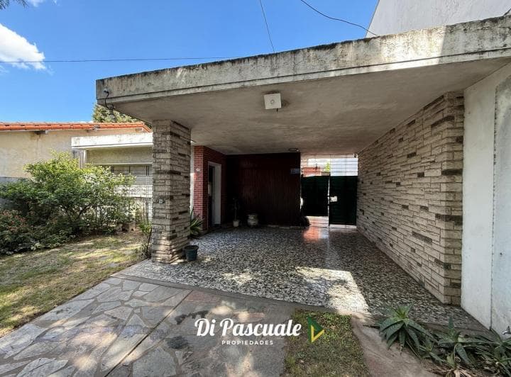 Venta Casa con Dependencia, Patio, Quincho, Galería, Parrilla y Cochera - Moreno Norte - 3