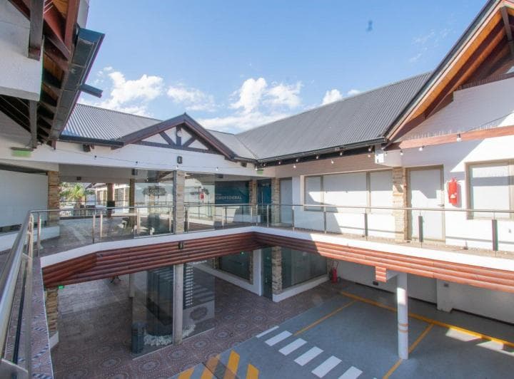 Oficinas a La Venta en Importante Galería Comercial de Funes. Ver Descripción. - 2