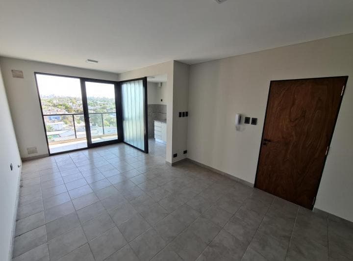 Semipiso Alto, Luminoso y Amplio, Excelente Relacion Precio Calidad Terraza Comun con Asador - 3