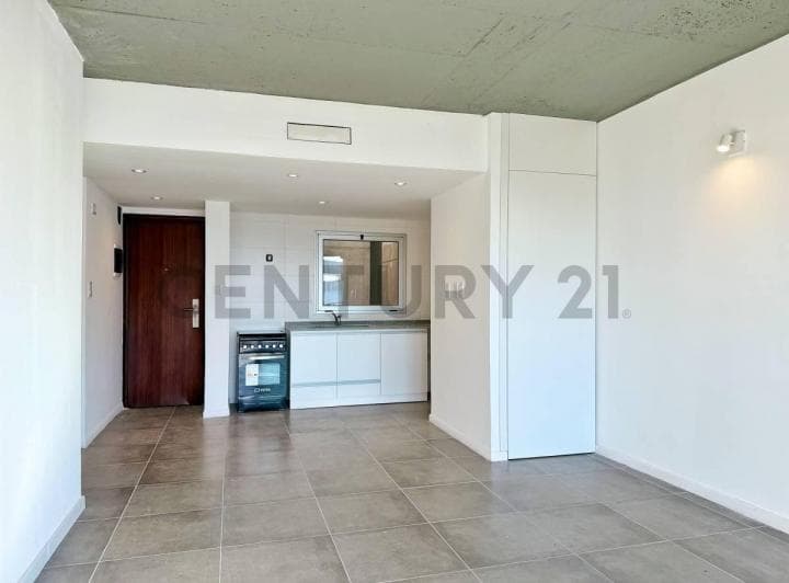 Departamento en Venta de 2 Dorm. y Cochera en La Plata - 3