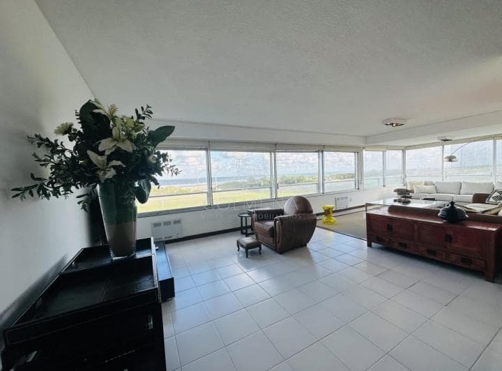 Apartamento de 3 Dorm. y Dependencia de Servicio en Punta del Este - 5