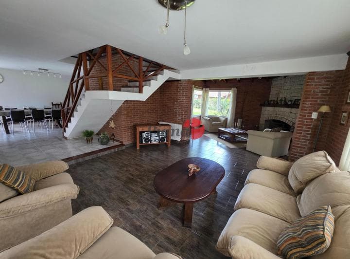 Casa en Venta - Barrio B5 - Excelente Estado - Quincho - Financiación - 4