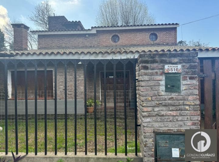 Casa Venta Dos Plantas Tres Dorm. Jardin Fisherton Tradicional Rosario - 2