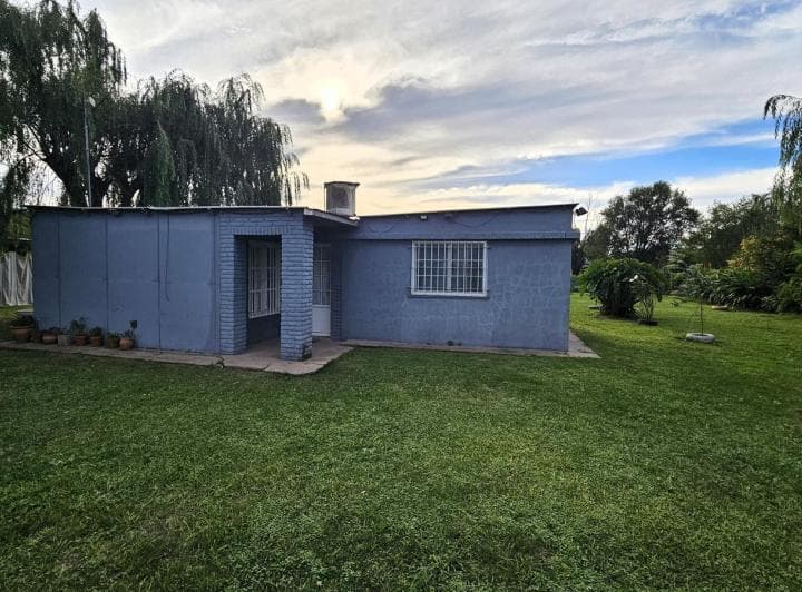 Casa en Venta con Gran Terreno y Pileta en Gaboto - 2