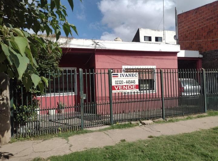 Jose C. Paz, Oportunidad Casa de 3 Dorm. - 2