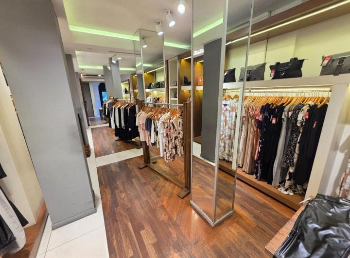 Recoleta - Venta - Local - Comercial - Premium - Vidriera - Amplio Sotan - 5
