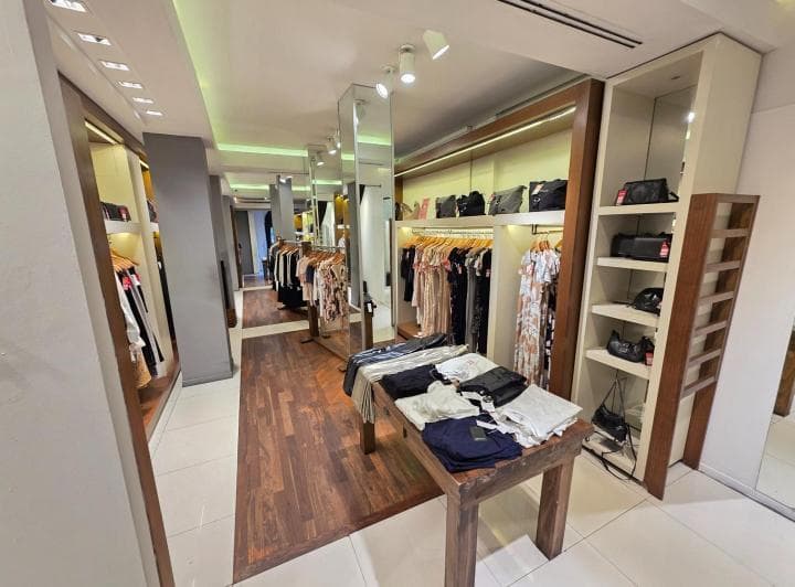 Recoleta - Venta - Local - Comercial - Premium - Vidriera - Amplio Sotan - 3