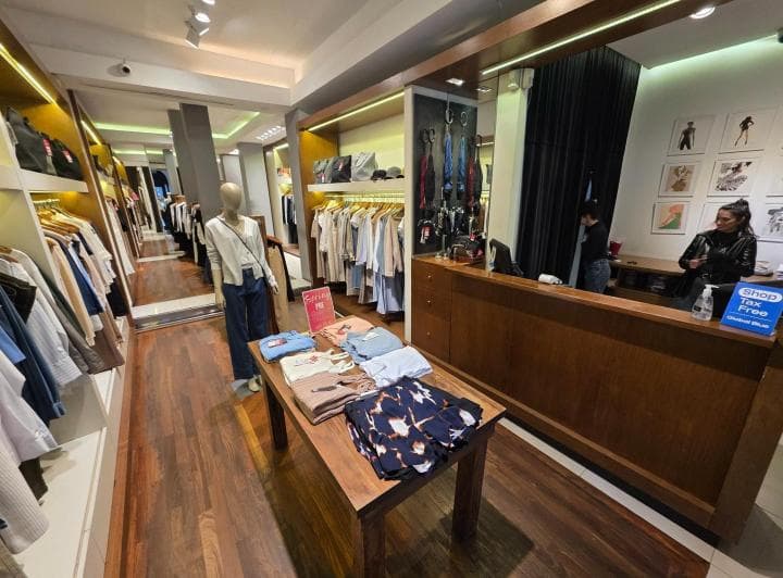 Recoleta - Venta - Local - Comercial - Premium - Vidriera - Amplio Sotan - 4