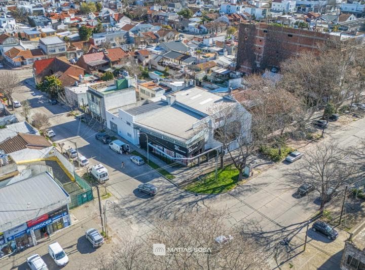Venta - 2 Galpones - Av Libertad - 2
