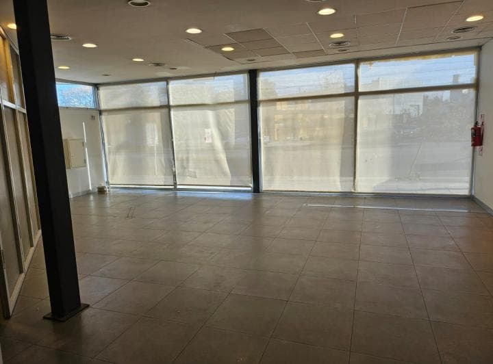 Excelente Local Comercial de 370 m Moron - 2