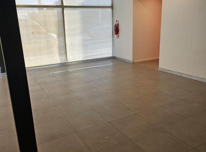 Excelente Local Comercial de 370 m Moron - 4
