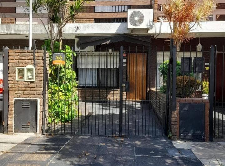 Casa Estilo Dúplex de 4 Ambientes en Olivos - 2
