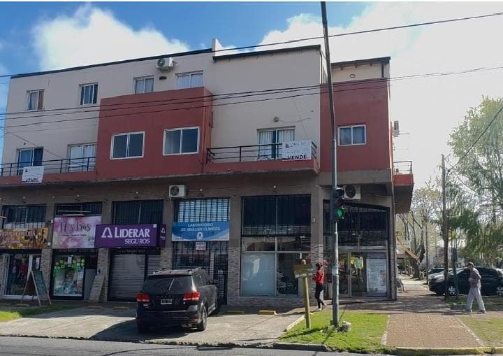 Locales y Deptos en Block con Renta - 2